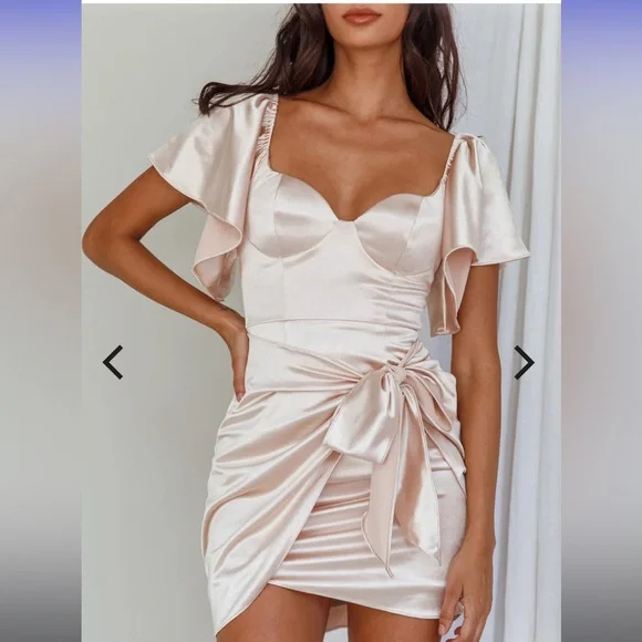 Selfie Leslie Aphrodite Molded Bust Angel Sleeve Wrap Dress Cream NEW Size Small - Picture 7 of 12